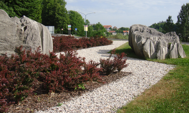 Ureditev ob uvozu v kompleks Postojnske jame